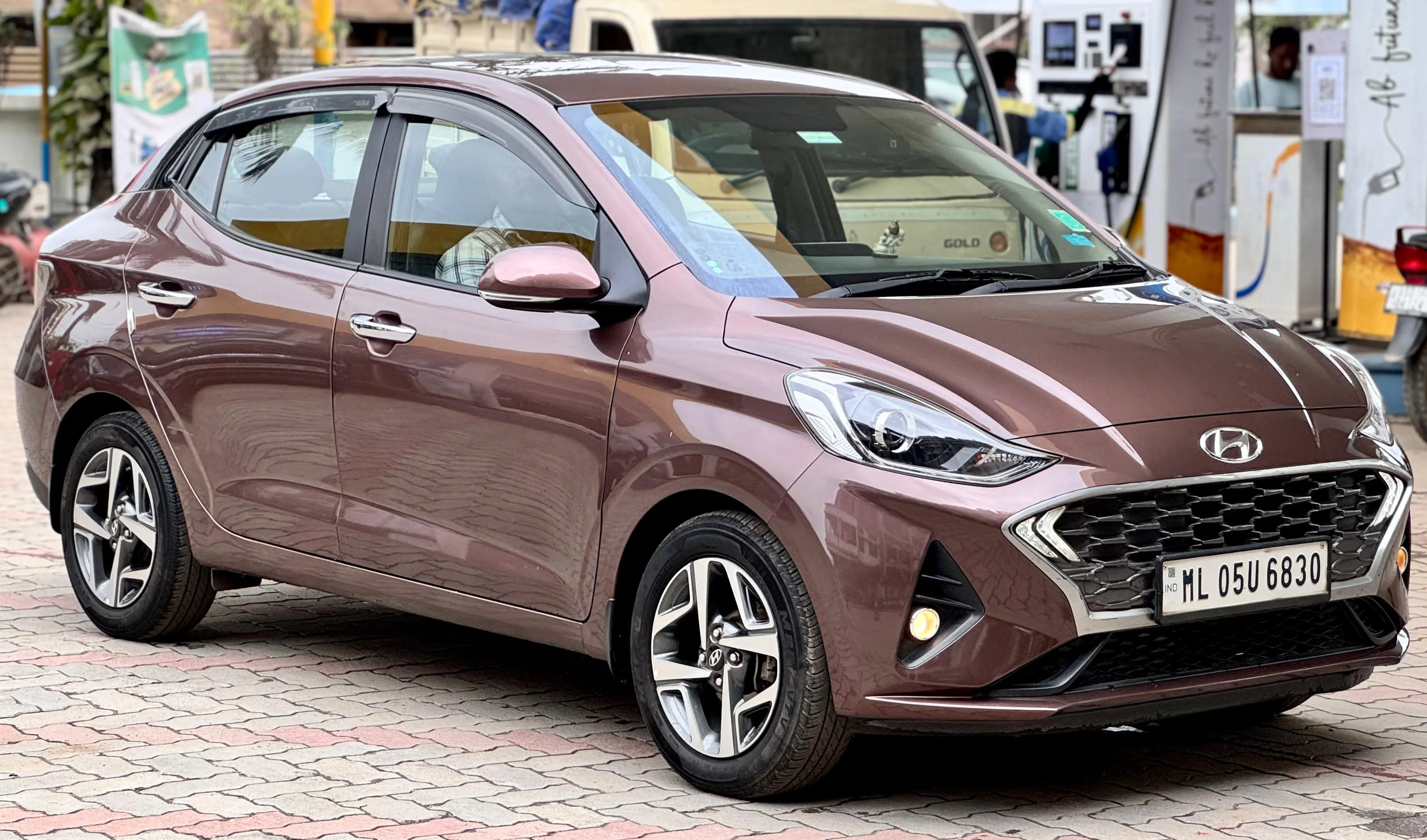 Hyundai Aura - Thumbnail 2